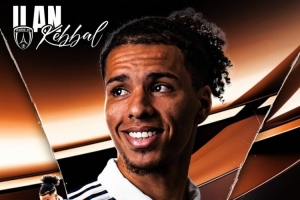 爱游戏官网-3场3球1助！巴黎FC攻击手柯巴尔当选法甲8月最佳球员